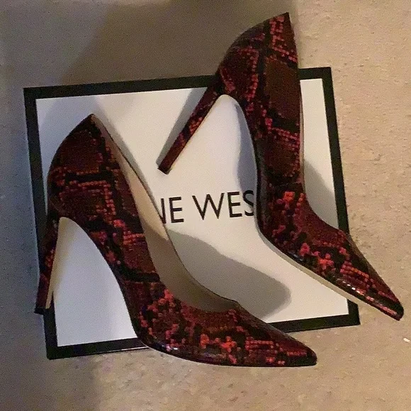 Nine West 4 inch high heel black/red snake pumps - Picture 2 of 4